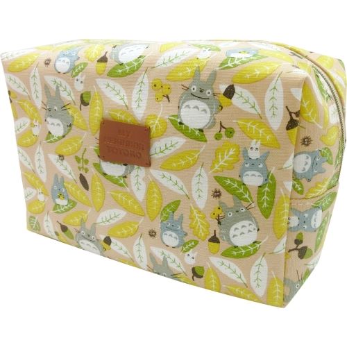 マチも広くて収納力もバツグン！葉っぱのしげみの中でトトロたちが遊んでいるような可愛いポーチが入荷しました！